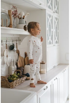 egyberészes pizsama zöldséges